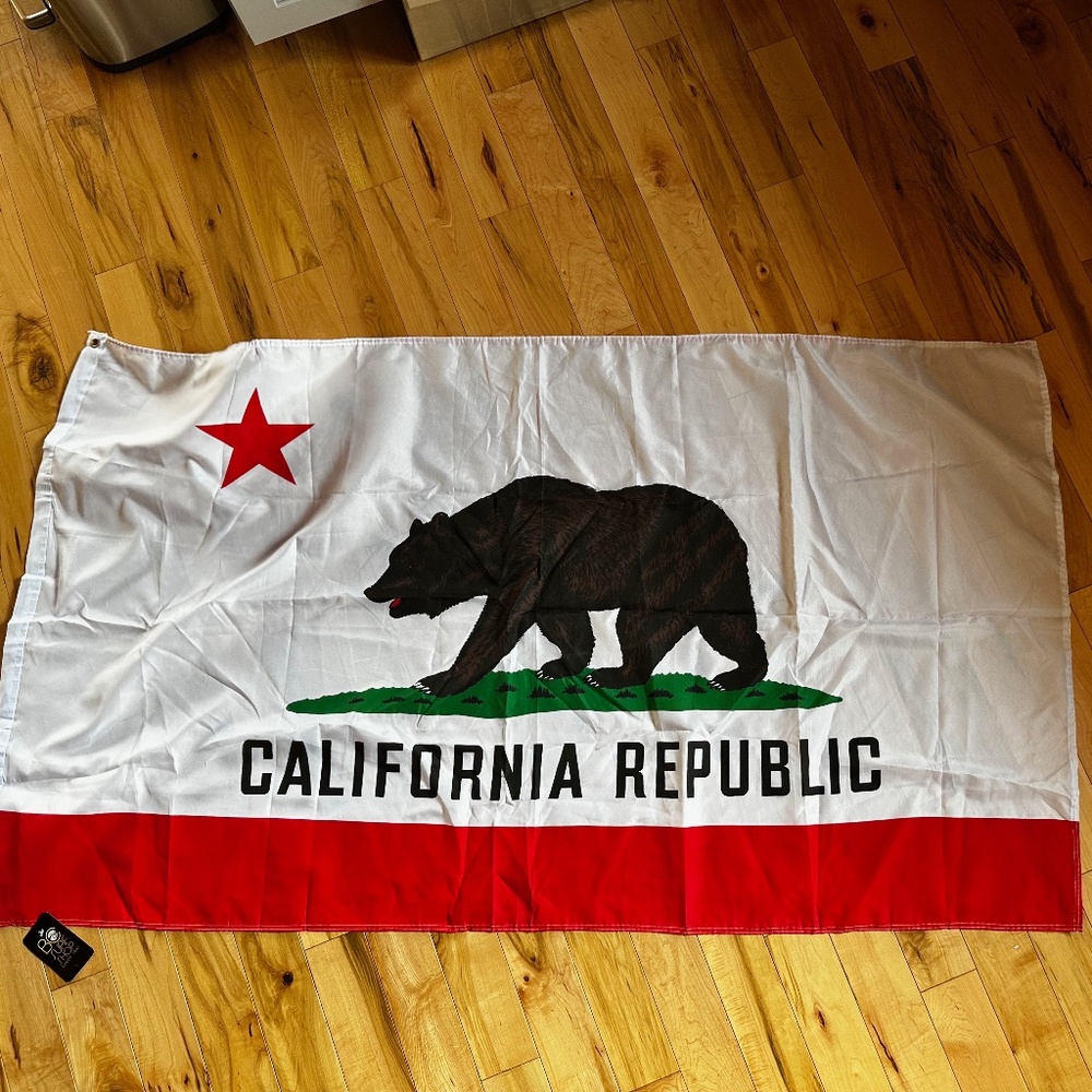 California Flag‎ NWT